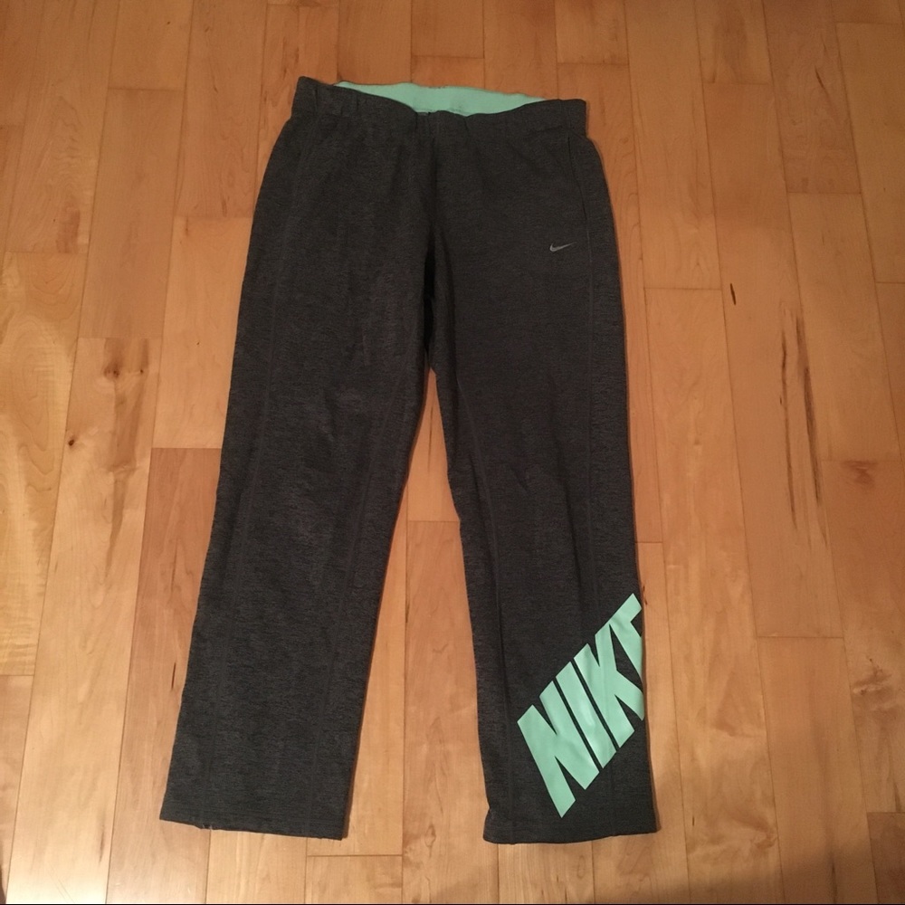 Nike therma-fit sweatpants women’s size large